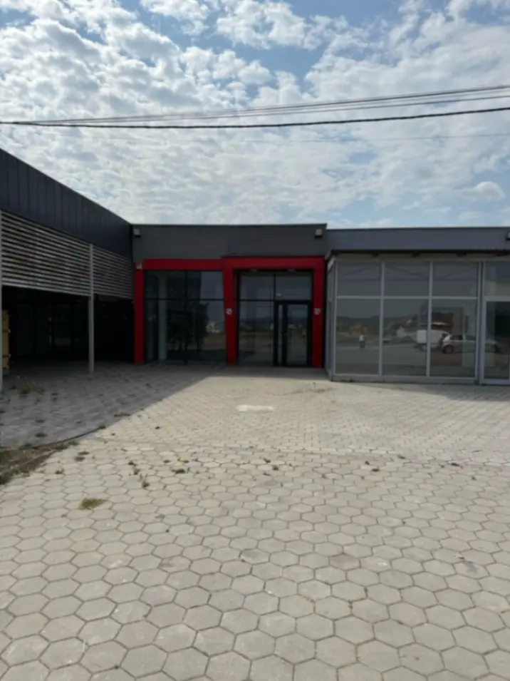 Lokal & Zyrë • 640m2