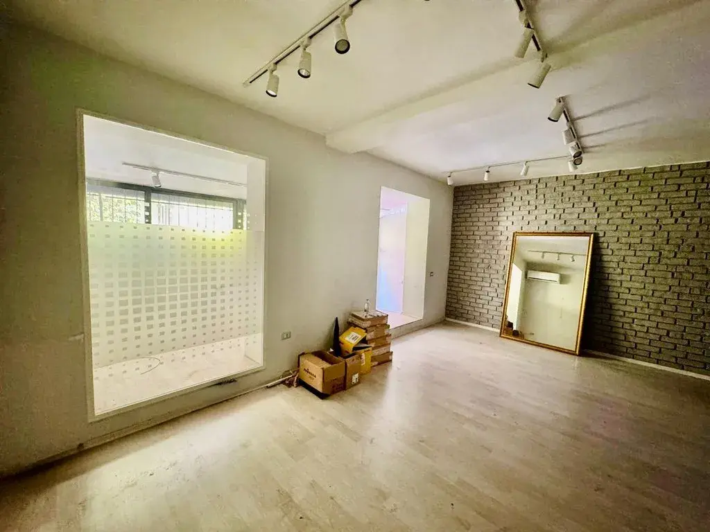 Lokal & Zyrë • 100m2