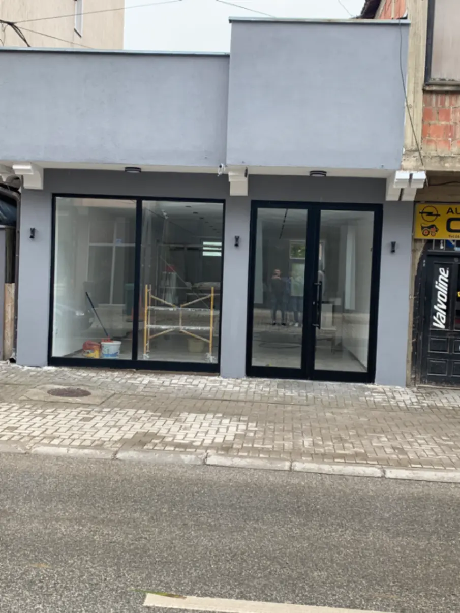 Lokal & Zyrë • 61m2